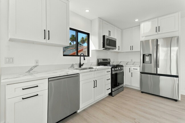 Building Photo - 615 N Coronado St