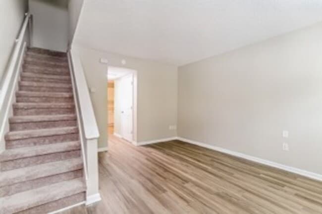 Building Photo - Renovated ~ 2 bedroom / 1.5 Townhome in We...