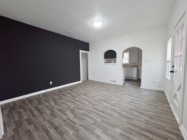 Building Photo - 9910 E 38 Terrace