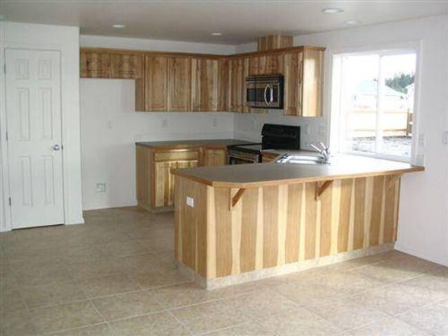 Foto del edificio - HUGE Cheney/Big Sky 5Bd 2.5Ba Home w/3 Car...