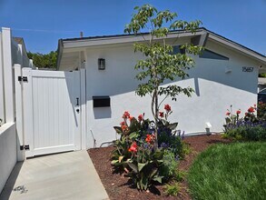 Building Photo - 15657 Simonds St