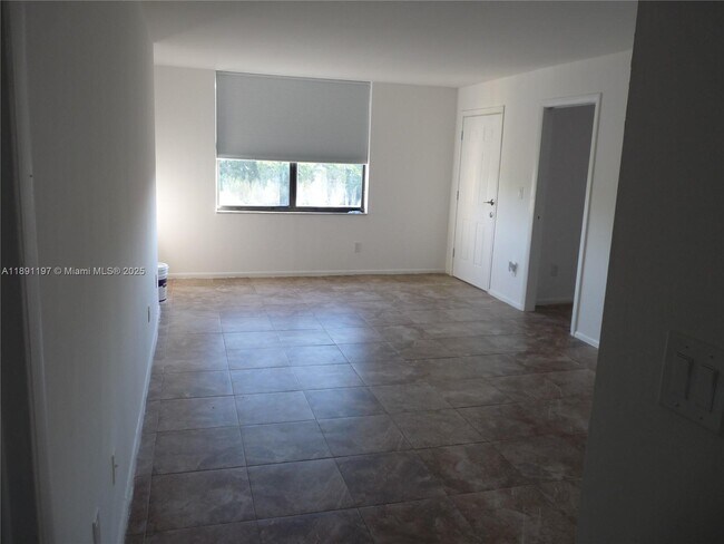 Foto del edificio - 14601 N Kendall Dr