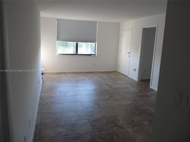 Building Photo - 14601 N Kendall Dr