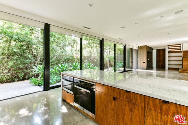 Foto del edificio - 848 Milwood Ave