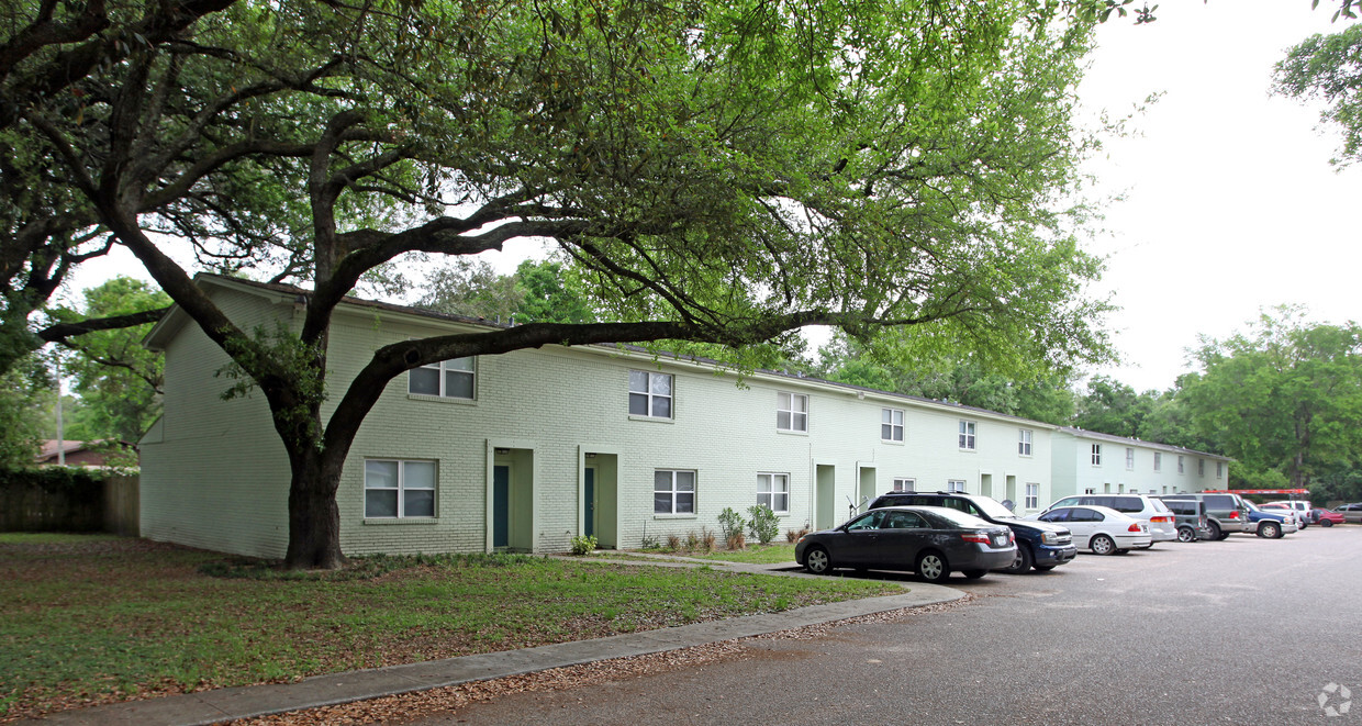 Primary Photo - 5820 Sanders Ave