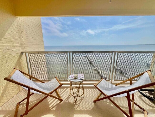 Foto del edificio - 825 Bayshore Dr