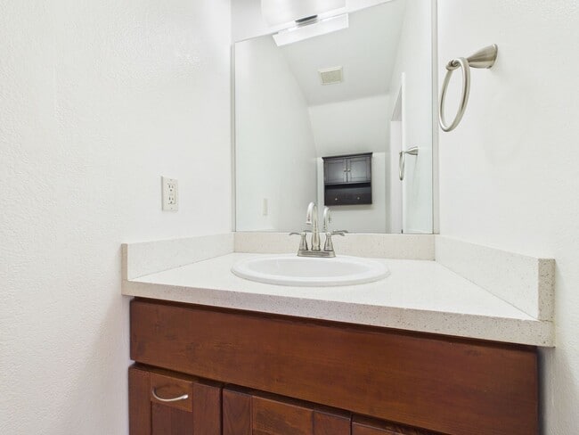 Building Photo - 2 bedroom condo in Marina available for rent