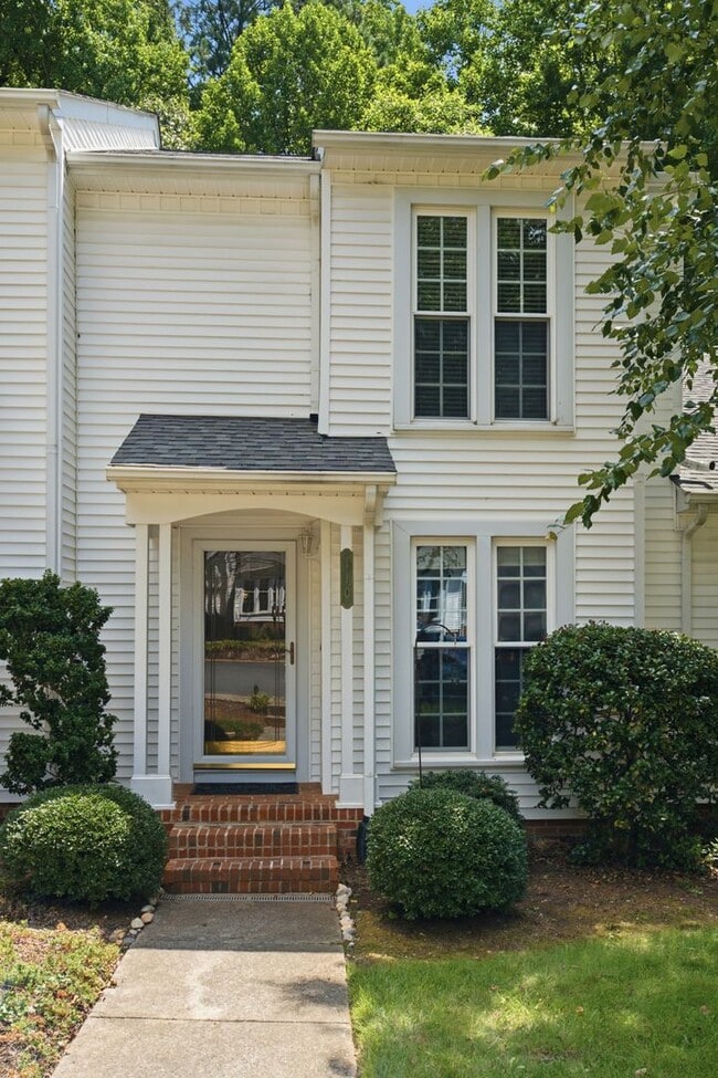 Building Photo - 110 Planetree Ln
