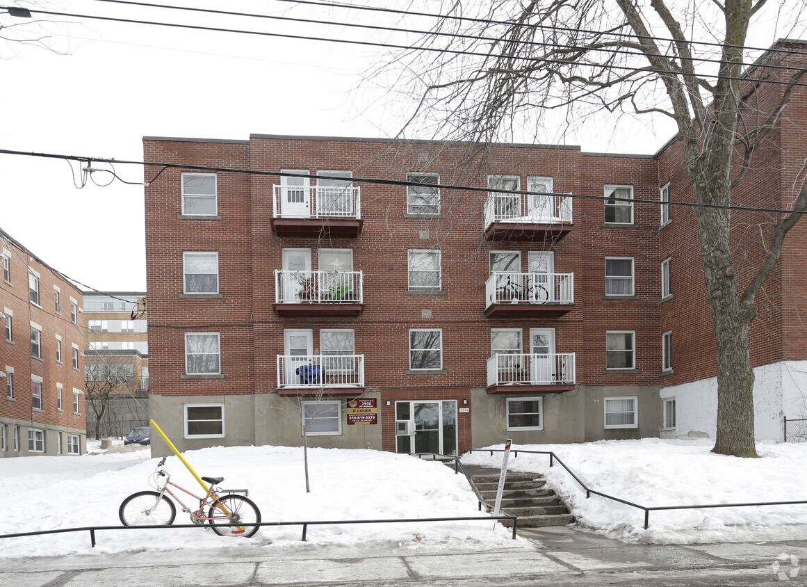 Building Photo - 2950 Av Barclay