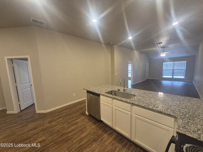 Building Photo - 2122 N Jayton Ave