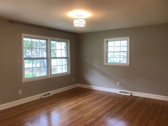Foto del edificio - 1710 Starbrook Dr
