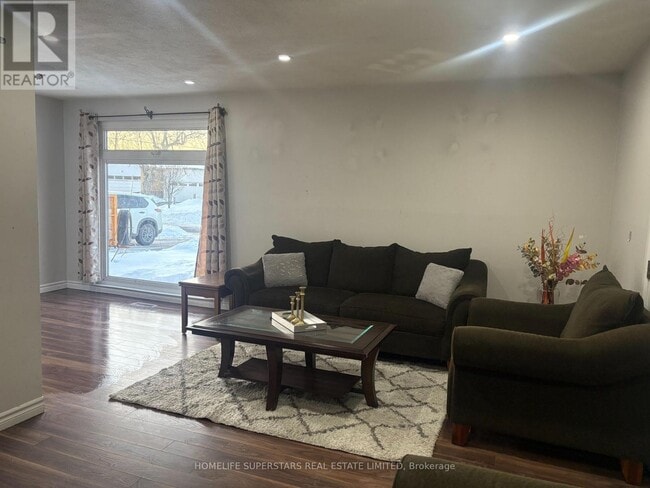 Building Photo - 3670 Crabtree Crescent