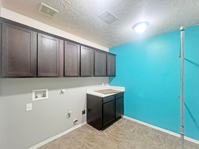 Foto del edificio - 4626 N Backstretch Rd