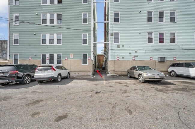 Foto del edificio - 50 1/2 Common St