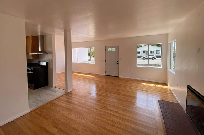Building Photo - 5073 E Mountain View Dr