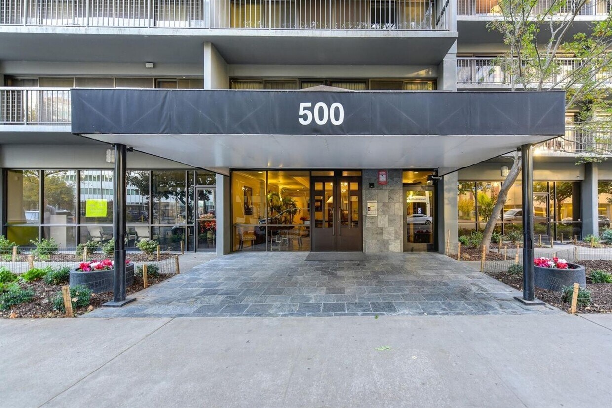 Foto principal - 1 Bedroom 1 Bathroom Downtown Unit with Pa...