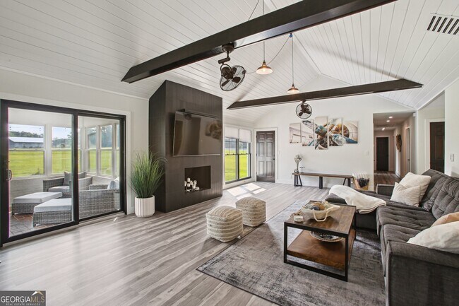 Building Photo - 120 Red Fox Run