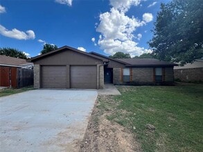 Building Photo - 709 Fair Meadows Dr