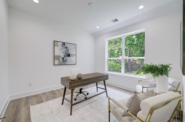Foto del edificio - 2804 Versailles Oak Ln