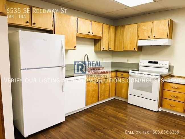 Building Photo - 6535 SE Reedway St