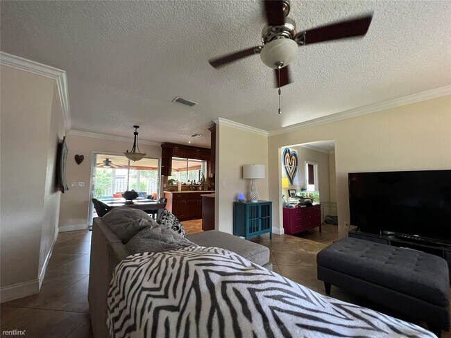 Building Photo - 3 br, 2 bath House - 9135 Saddlecreek Dr