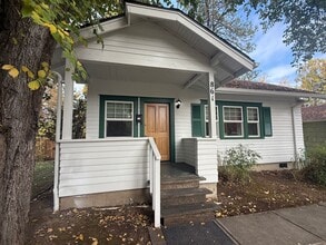 Building Photo - 861 E 26th Ave