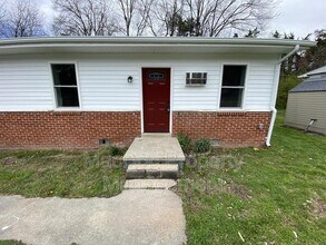 Building Photo - 114-116 Loch Ln Dr