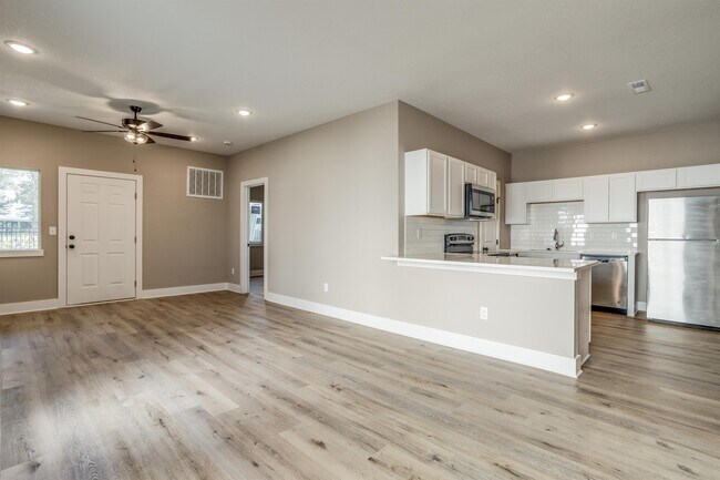 Building Photo - 6810 White Pine St
