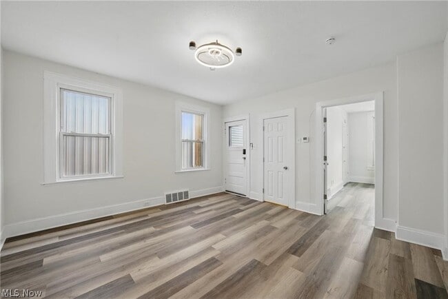 Building Photo - 2471 Tremont Ave