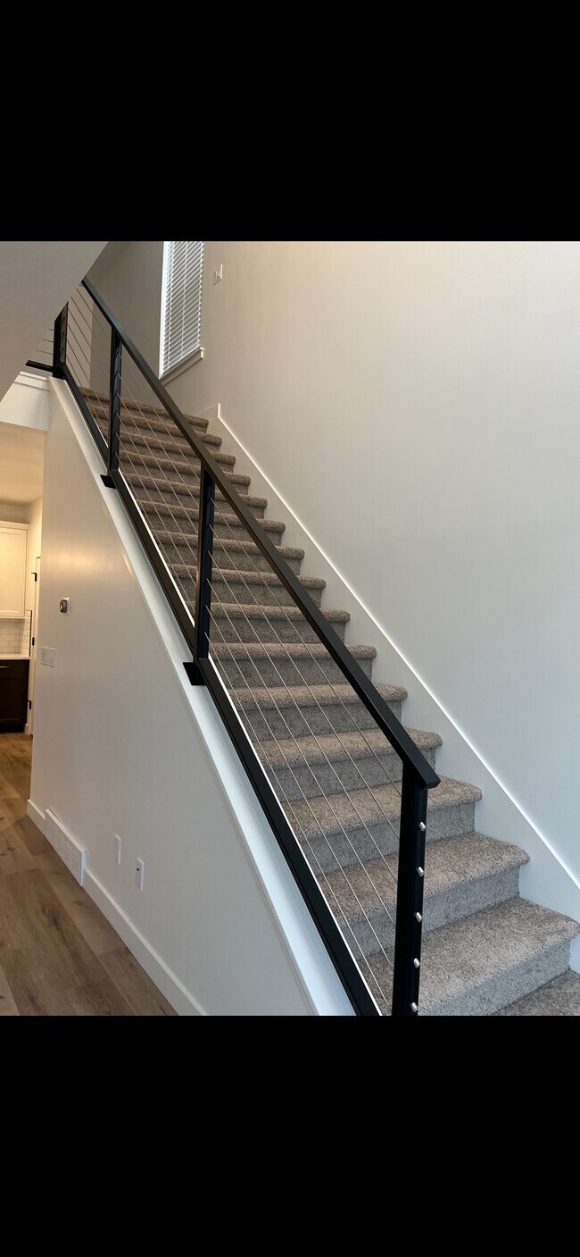 Building Photo - 520 S Orchard Dr