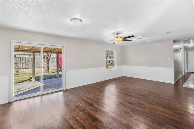 Foto del edificio - 3241 Oak Timber Dr