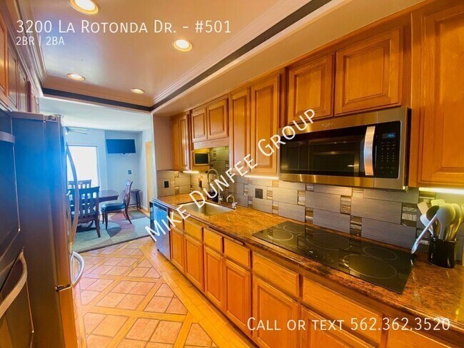 Foto del edificio - 3200 La Rotonda Dr