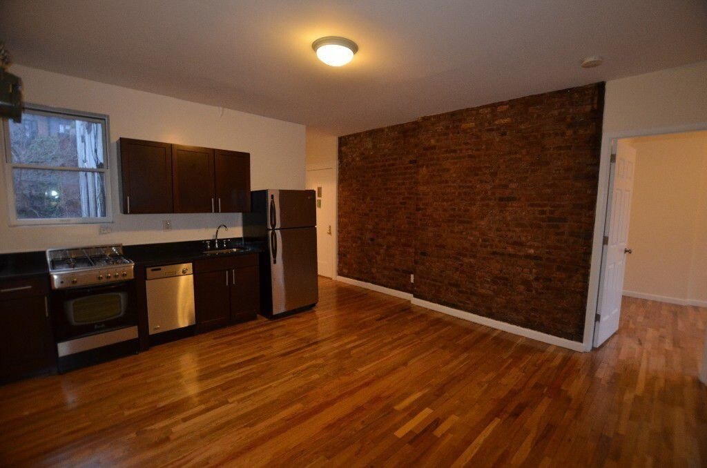 Primary Photo - 314 W 11th St