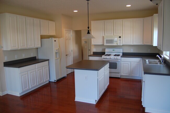 Foto del edificio - 7250 Hillmont Drive