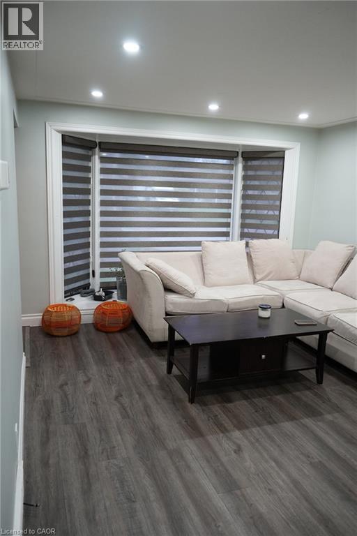 Photo du bâtiment - 34 Appalachian Crescent