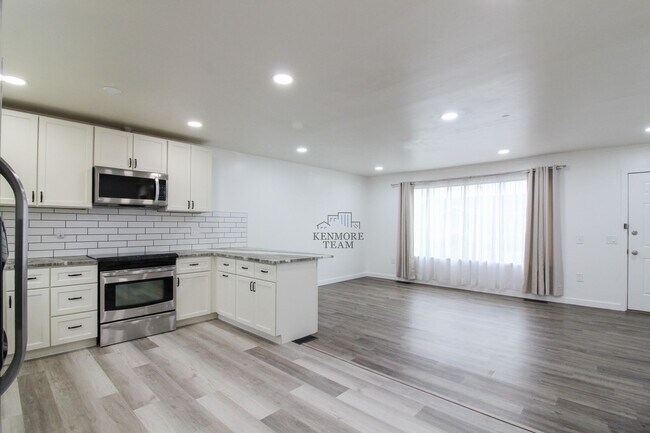 Foto del edificio - 3 Bed/1 Bath Duplex in Central Richland