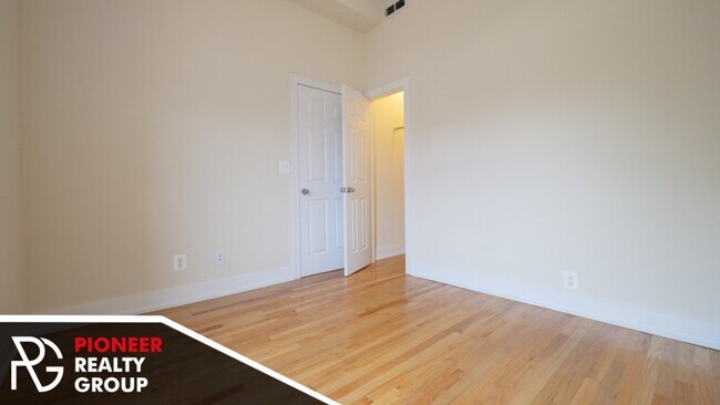 Foto del edificio - 3356 N Sheffield Ave