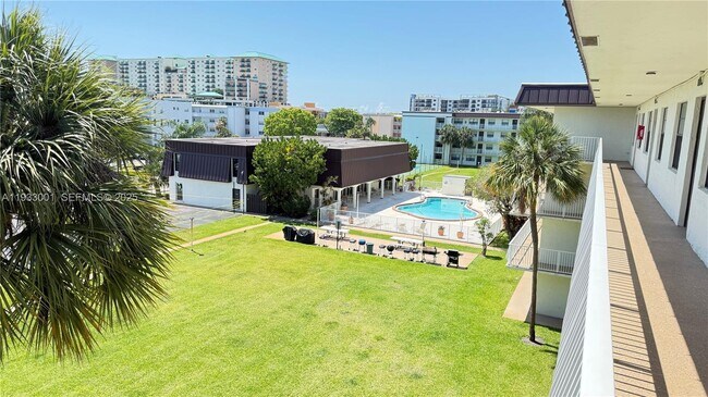 Foto del edificio - 500 NE 2nd St