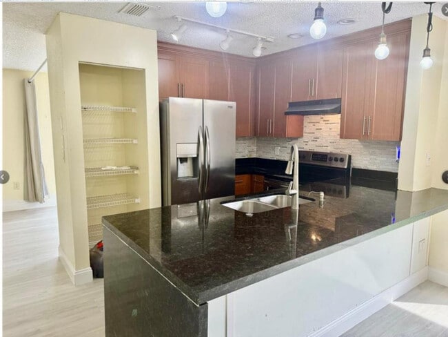 Foto del edificio - 4241 SW 72nd Terrace