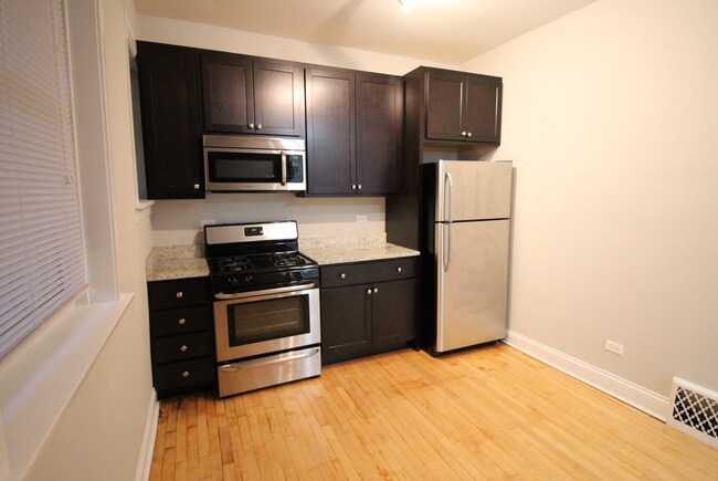 Building Photo - 5344 N Paulina St