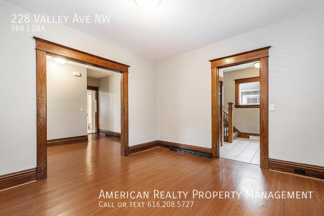 Foto del edificio - 228 Valley Ave NW