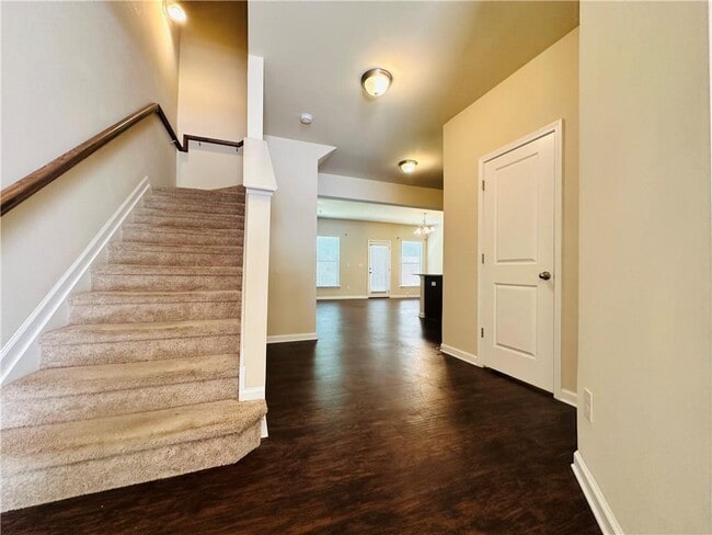 Building Photo - 244 Highland Pointe Cir E