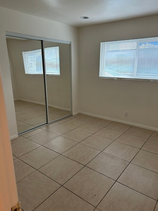 Foto del edificio - 611 S Cypress St