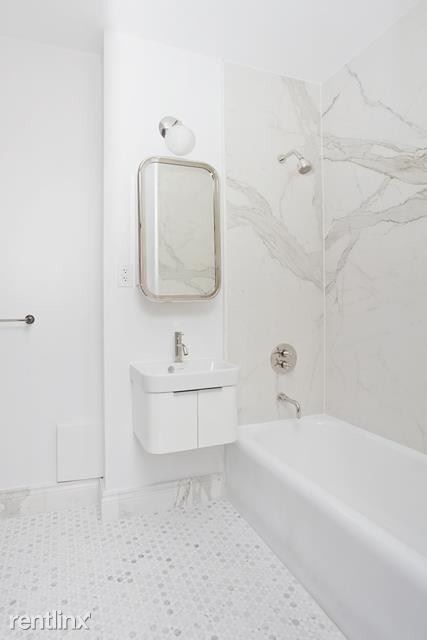 Foto del edificio - 220 W 24th St