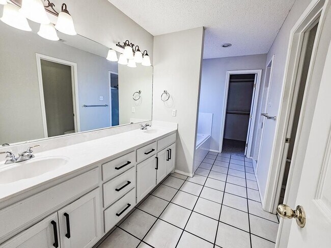 Foto del edificio - 4801 Whitman Dr