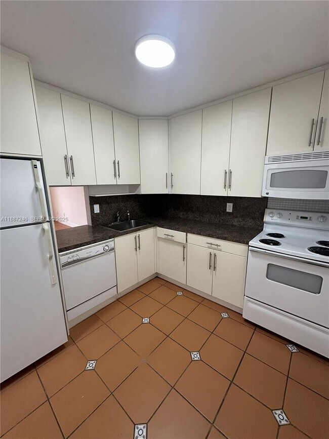 Foto del edificio - 7703 Camino Real