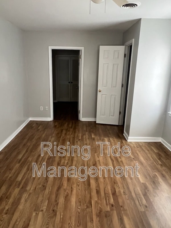 Building Photo - 3227 Willow Ln Dr