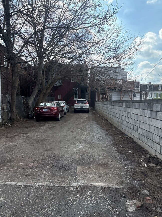 Building Photo - 1st Floor 2 Bedroom Apartment-York City SD