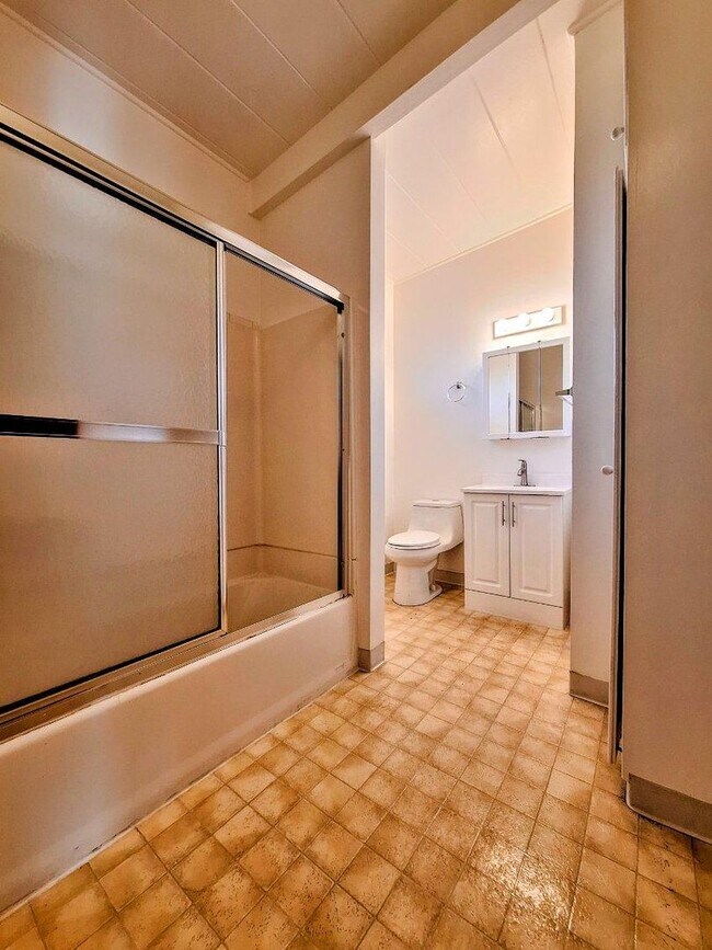 Foto del edificio - Cat Friendly 2bd Duplex w/Private Patio & Attached Garage