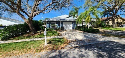 Building Photo - 2073 Cove Ln